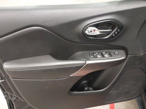 Used 2022 Jeep Cherokee Limited image 24