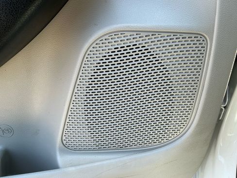 Used 2023 Chrysler Pacifica Touring-L FWD image 27
