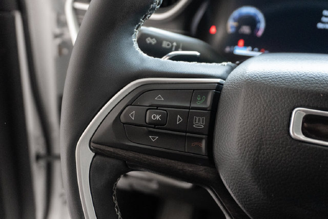 Used 2023 Jeep Grand Cherokee Limited AWD/4WD image 23