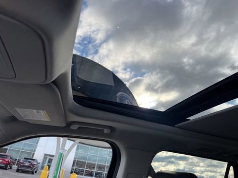 Used 2025 Ford Expedition Active image 27