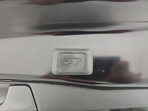 Used 2025 Toyota RAV4 XLE Premium FWD image 33