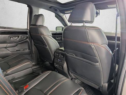 Used 2025 Honda Pilot TrailSport image 25