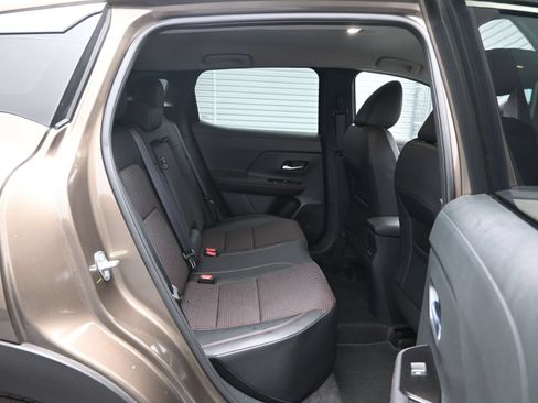 Used 2025 Nissan Kicks SR FWD image 12