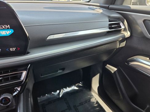 Used 2025 Chevrolet Traverse LT FWD image 25