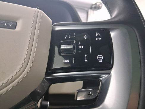 Used 2025 Land Rover Range Rover SE image 16