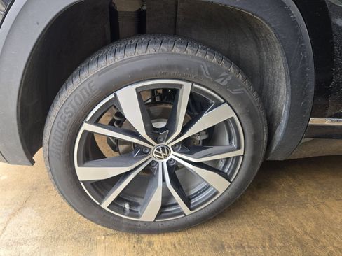 Used 2025 Volkswagen Atlas SEL Premium R-Line AWD/4WD image 10