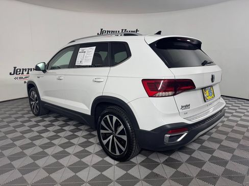 Used 2023 Volkswagen Taos SE w/ Panoramic Sunroof Package AWD/4WD image 8