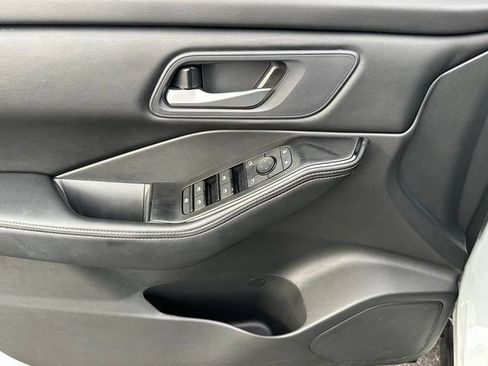 Used 2025 Nissan Rogue SV AWD/4WD image 19