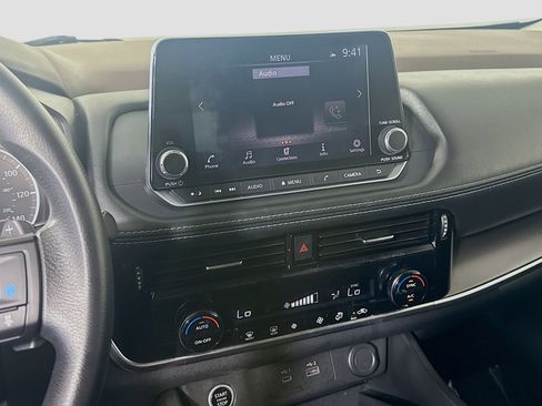 Used 2023 Nissan Rogue SV image 18