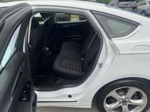 Used 2016 Ford Fusion SE FWD image 11