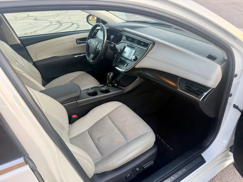 Used 2018 Toyota Avalon Limited FWD image 32