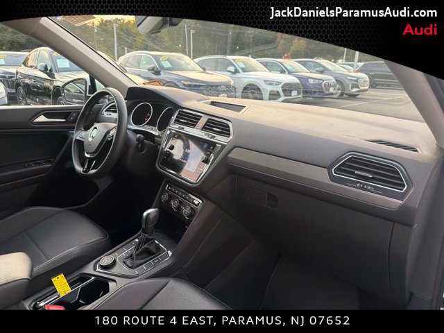 Used 2021 Volkswagen Tiguan SE w/ Panoramic Sunroof Package AWD/4WD image 18