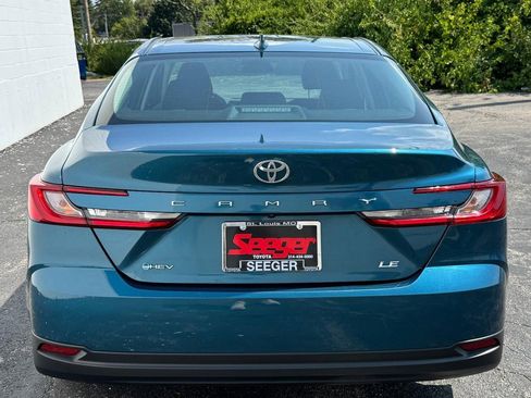 Certified 2025 Toyota Camry Hybrid image 8
