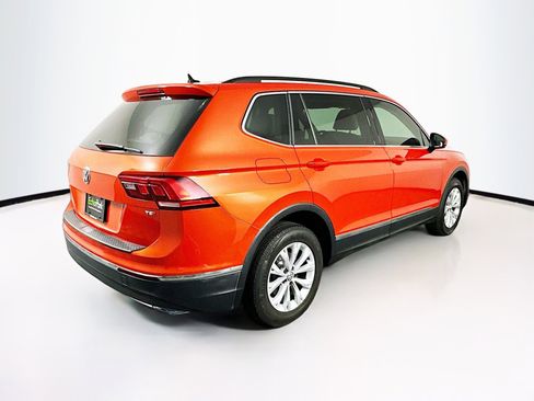 Used 2018 Volkswagen Tiguan SE w/ Panoramic Sunroof Package image 9