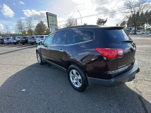 Used 2009 Chevrolet Traverse LT FWD image 5