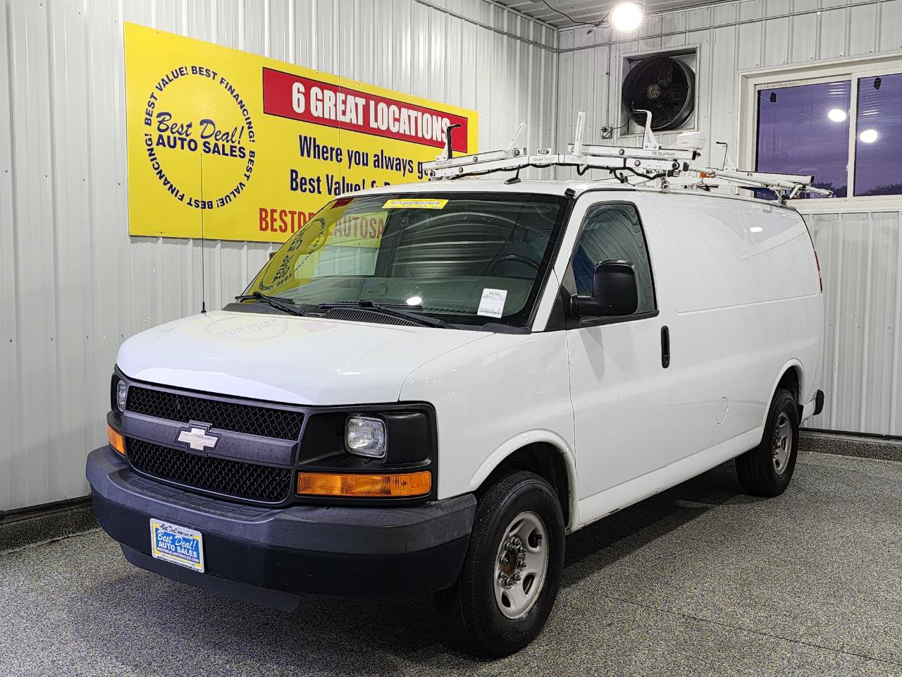 Used 2015 Chevrolet Express 2500 RWD image 1
