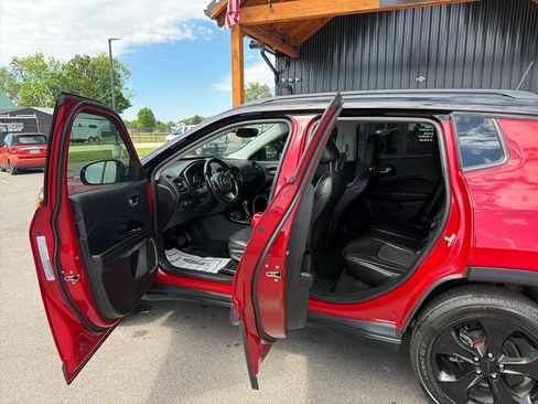 Used 2018 Jeep Compass Latitude AWD/4WD image 7