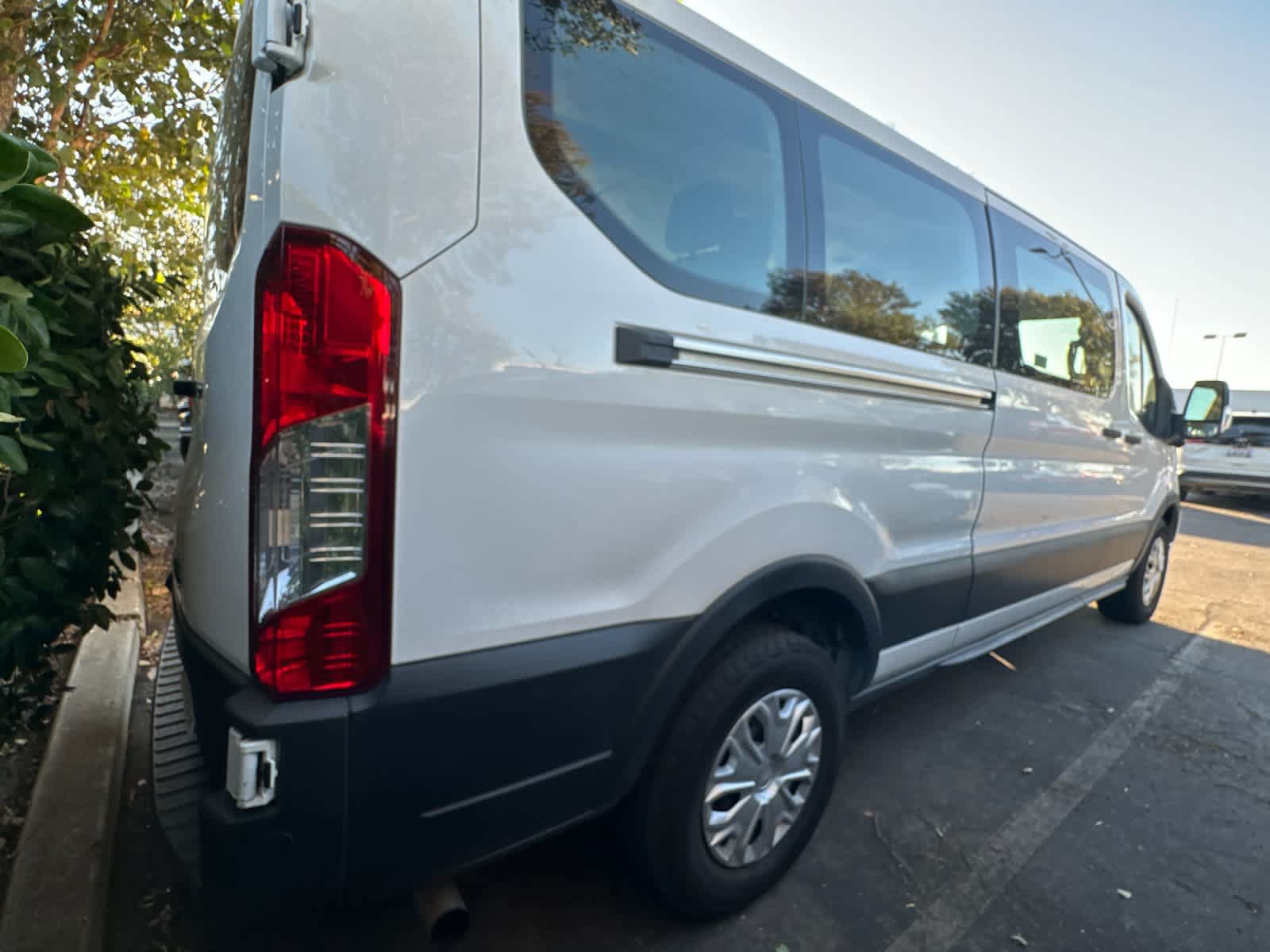 Used 2023 Ford Transit 350 XLT RWD image 4