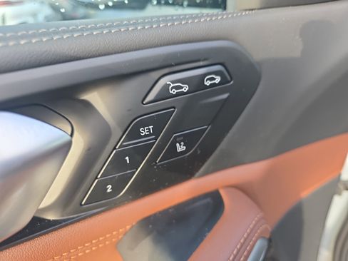 Used 2025 BMW X6 xDrive40i image 19