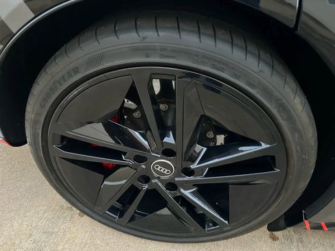 Used 2023 Audi RS e-tron GT image 8