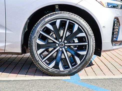 Certified 2026 Volvo XC60 B5 Ultra w/ Climate Package image 11