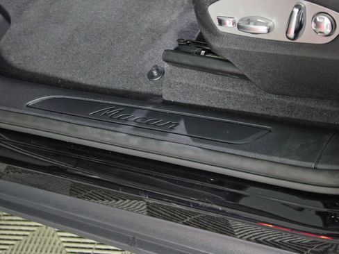 Used 2025 Porsche Macan image 17