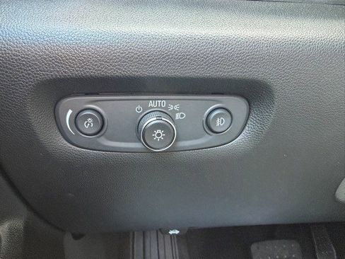 Used 2020 Chevrolet Traverse LT image 32