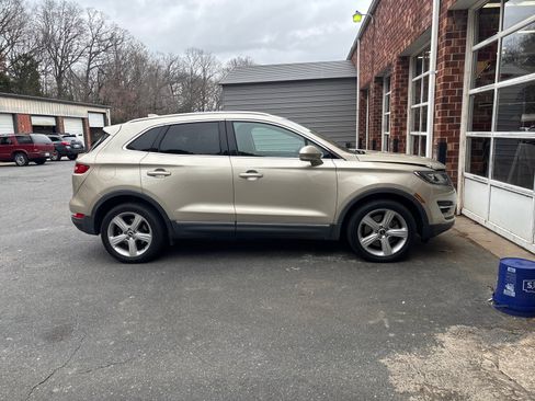 Used 2017 Lincoln MKC Premiere image 9