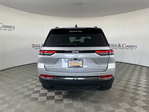 New 2025 Jeep Grand Cherokee Limited w/ Trailer Tow Package image 8