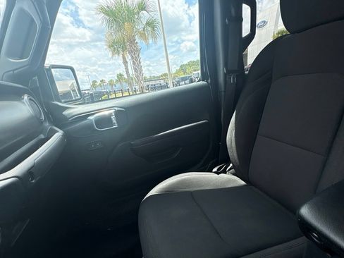 Used 2023 Jeep Gladiator Sport AWD/4WD image 32