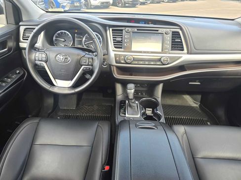 Used 2019 Toyota Highlander XLE AWD/4WD image 15