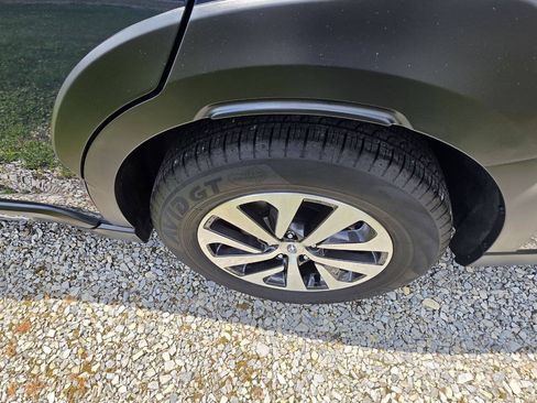 Used 2025 Subaru Outback Premium AWD/4WD image 6