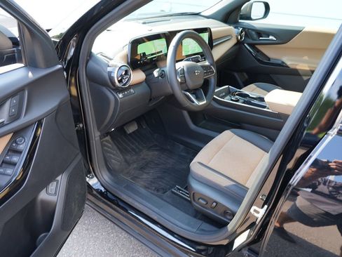 Used 2025 Chevrolet Equinox ACTIV AWD/4WD image 13