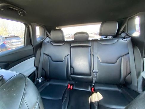 Used 2023 Jeep Compass Latitude AWD/4WD image 13