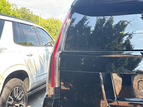 Used 2019 Cadillac Escalade Platinum AWD/4WD image 11