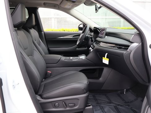 Certified 2026 INFINITI QX60 Luxe w/ Family Package image 22