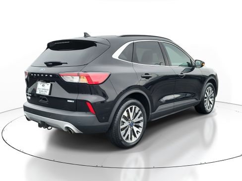 Used 2020 Ford Escape Titanium image 4