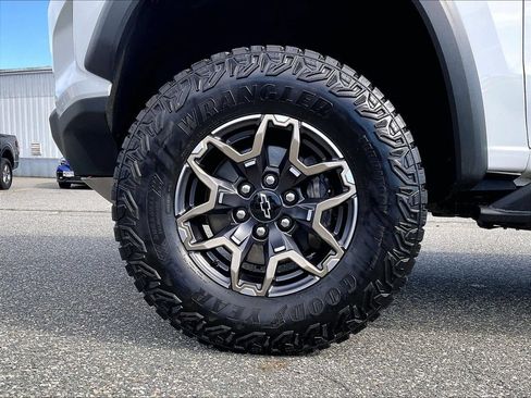 Used 2024 Chevrolet Colorado ZR2 w/ Technology Package AWD/4WD image 7