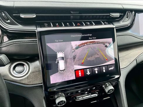 Used 2022 Jeep Grand Cherokee Overland w/ Adv Protech Group III image 18