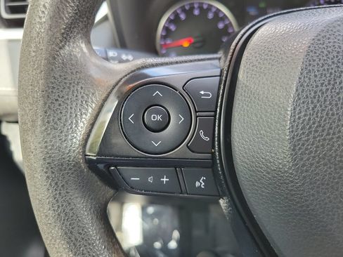 Used 2021 Toyota RAV4 LE FWD image 18
