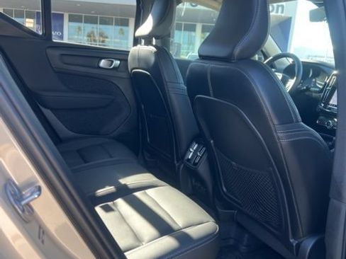 Certified 2025 Volvo XC40 B5 Ultra w/ Climate Package AWD/4WD image 24