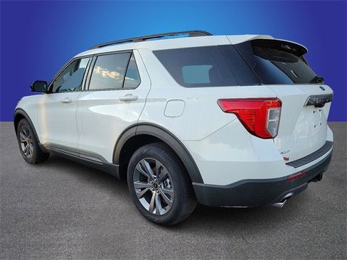 New 2023 Ford Explorer XLT w/ Equipment Group 202A image 4