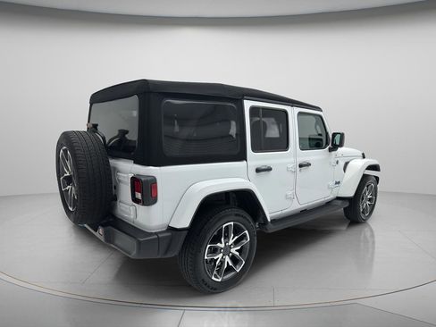 Used 2024 Jeep Wrangler Unlimited w/ Convenience Group AWD/4WD image 5