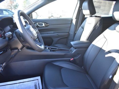 New 2026 Jeep Compass Latitude image 40