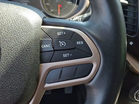 Used 2017 Jeep Cherokee Limited AWD/4WD image 22