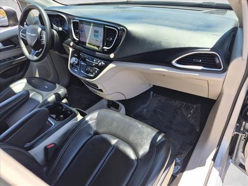 Used 2023 Chrysler Pacifica Touring-L FWD image 30