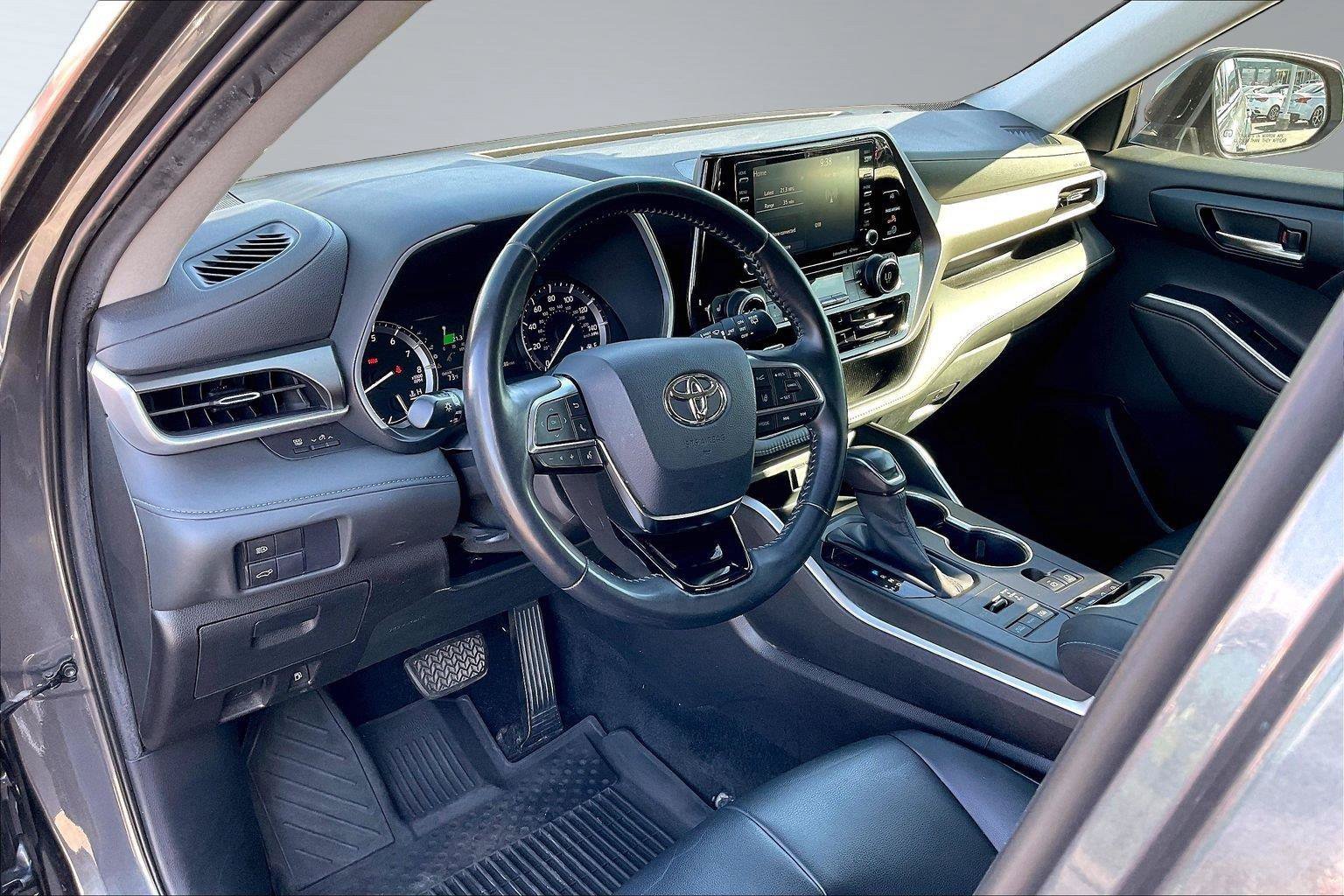 Used 2020 Toyota Highlander XLE AWD/4WD image 15