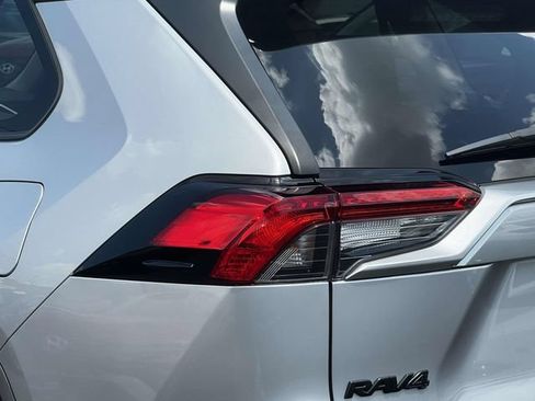 Used 2021 Toyota RAV4 XLE w/ Convenience Package AWD/4WD image 9