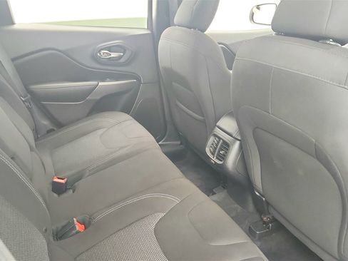 Used 2019 Jeep Cherokee Latitude w/ Popular Appearance Group image 20