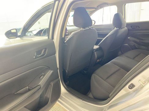 Used 2024 Nissan Altima 2.5 SV FWD image 15